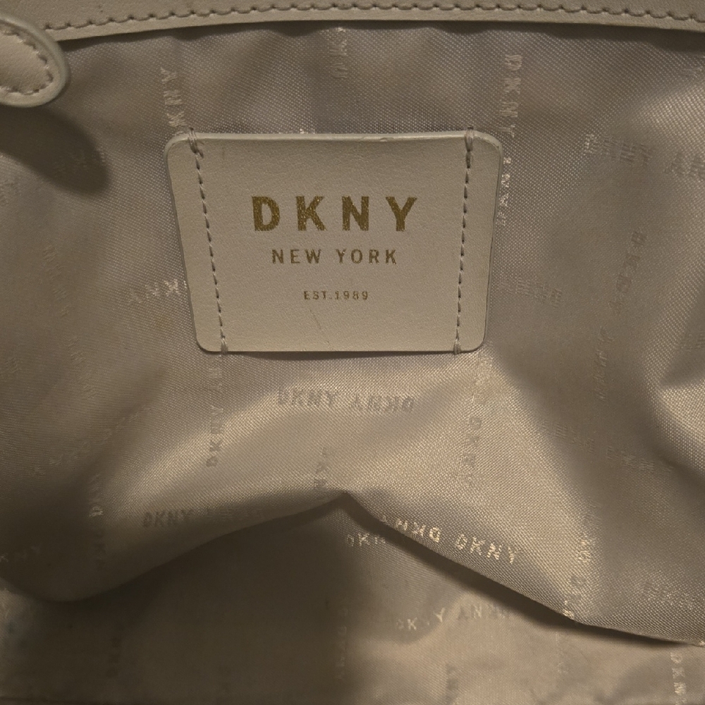 DKNY Bryant Medium Zippered Tote Bag - Picture 5 of 12